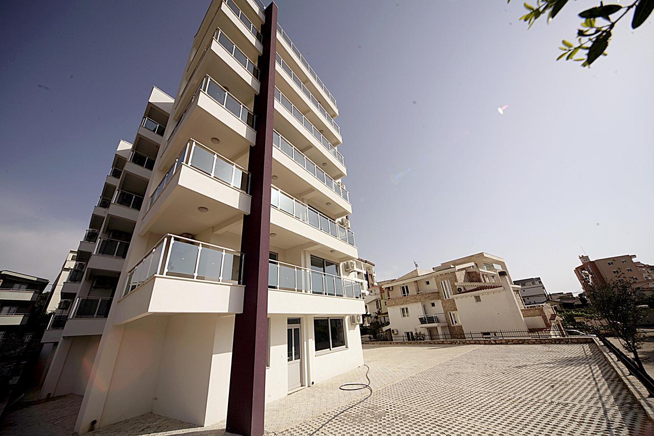 Sea Star Apartment Dobra Voda Bagian luar foto
