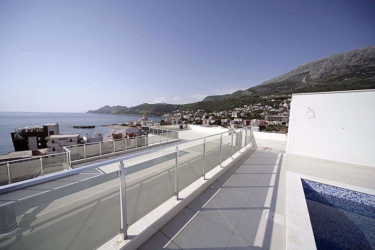 Sea Star Apartment Dobra Voda Bagian luar foto