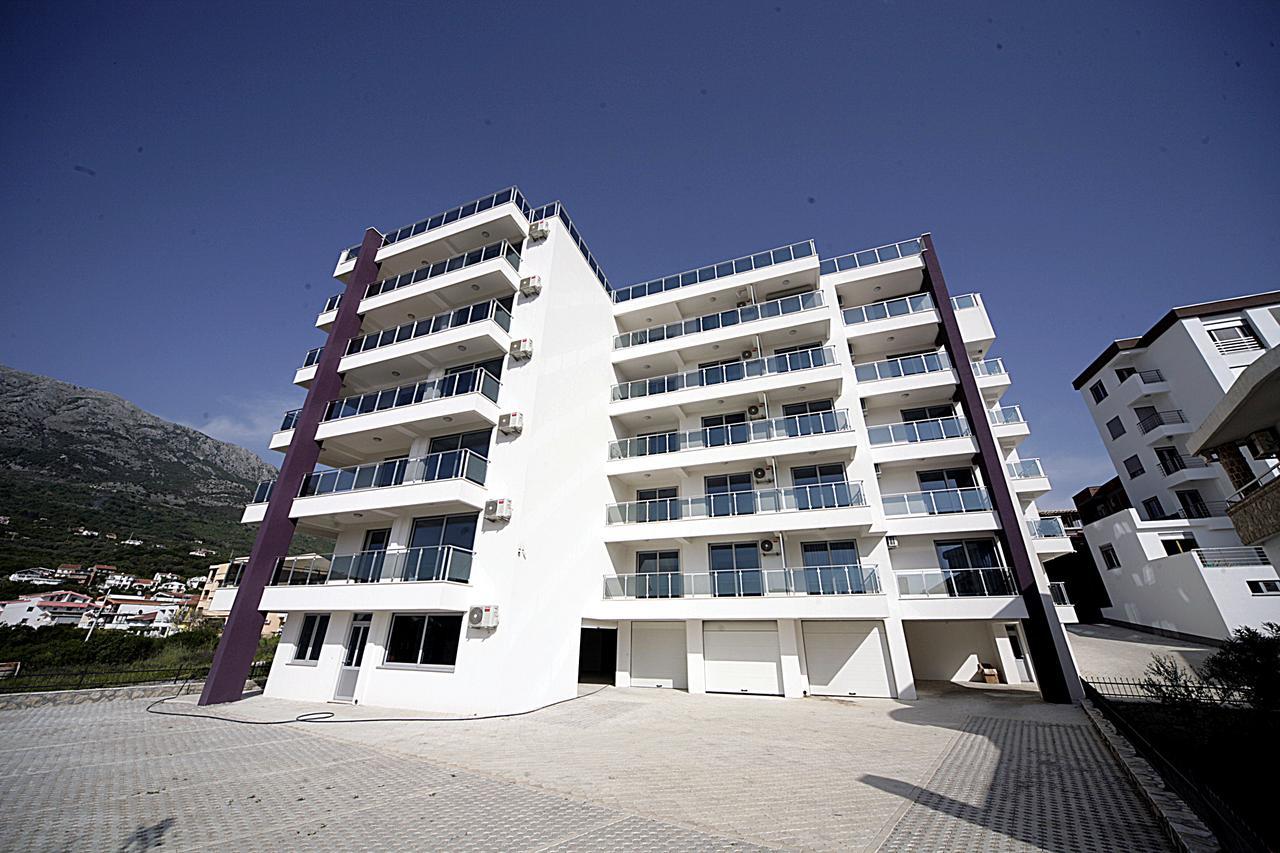 Sea Star Apartment Dobra Voda Bagian luar foto