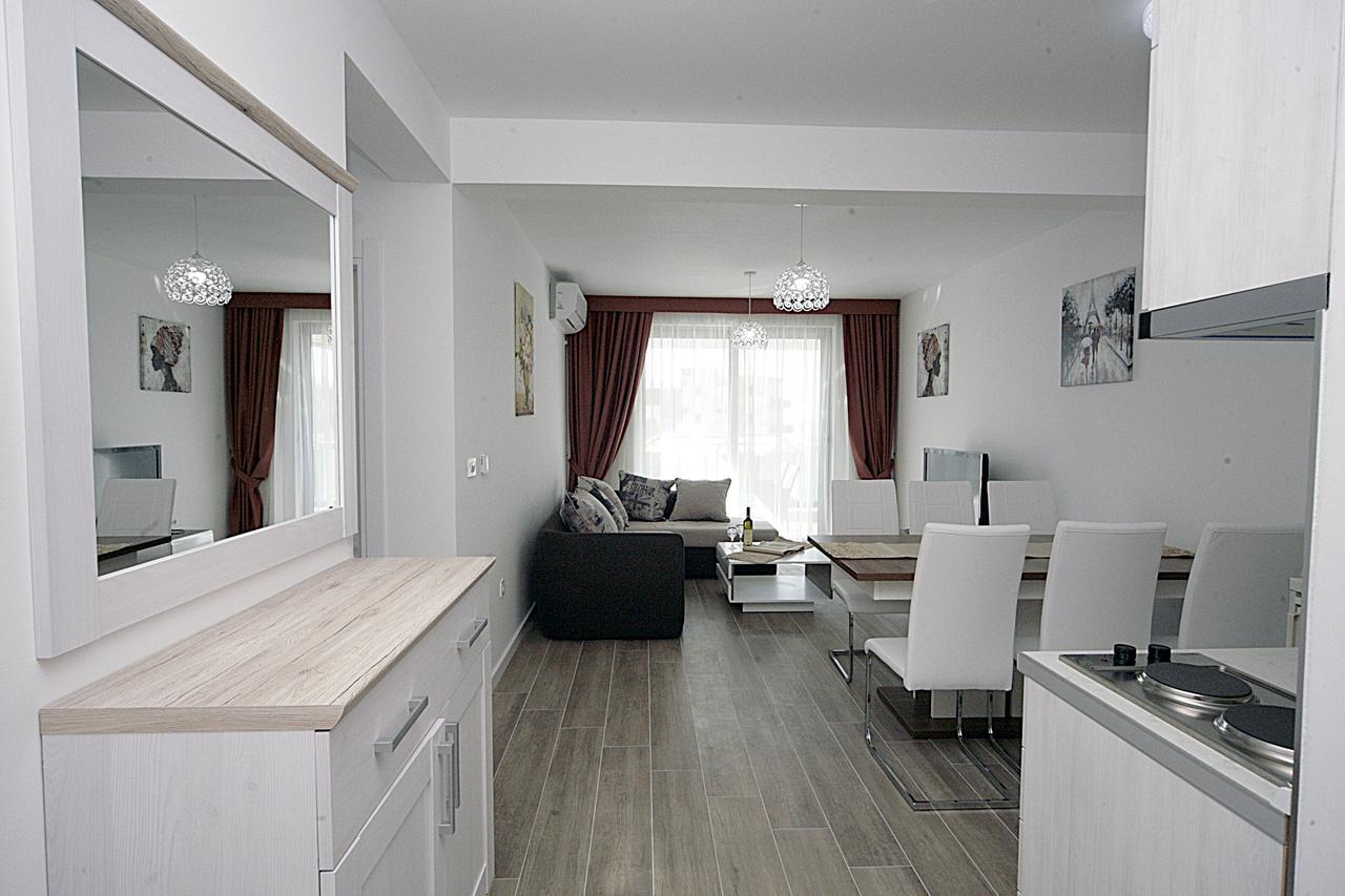 Sea Star Apartment Dobra Voda Bagian luar foto