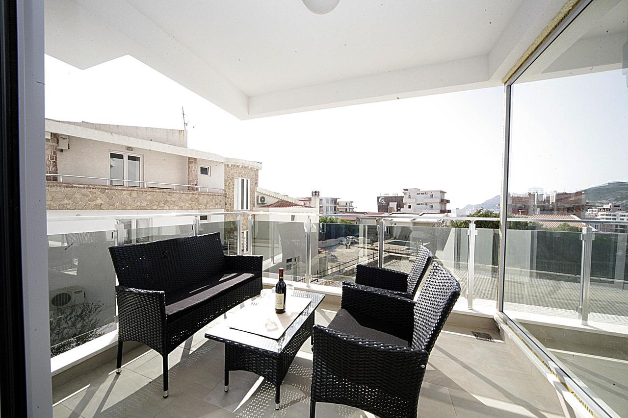 Sea Star Apartment Dobra Voda Bagian luar foto