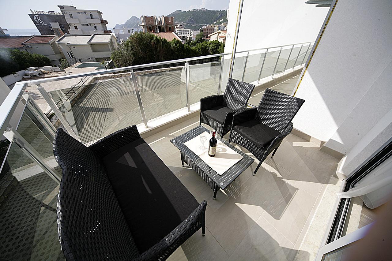 Sea Star Apartment Dobra Voda Bagian luar foto