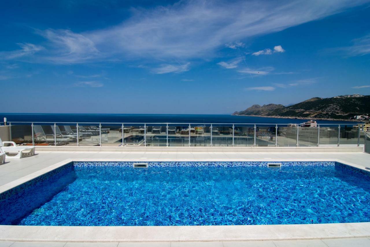 Sea Star Apartment Dobra Voda Bagian luar foto